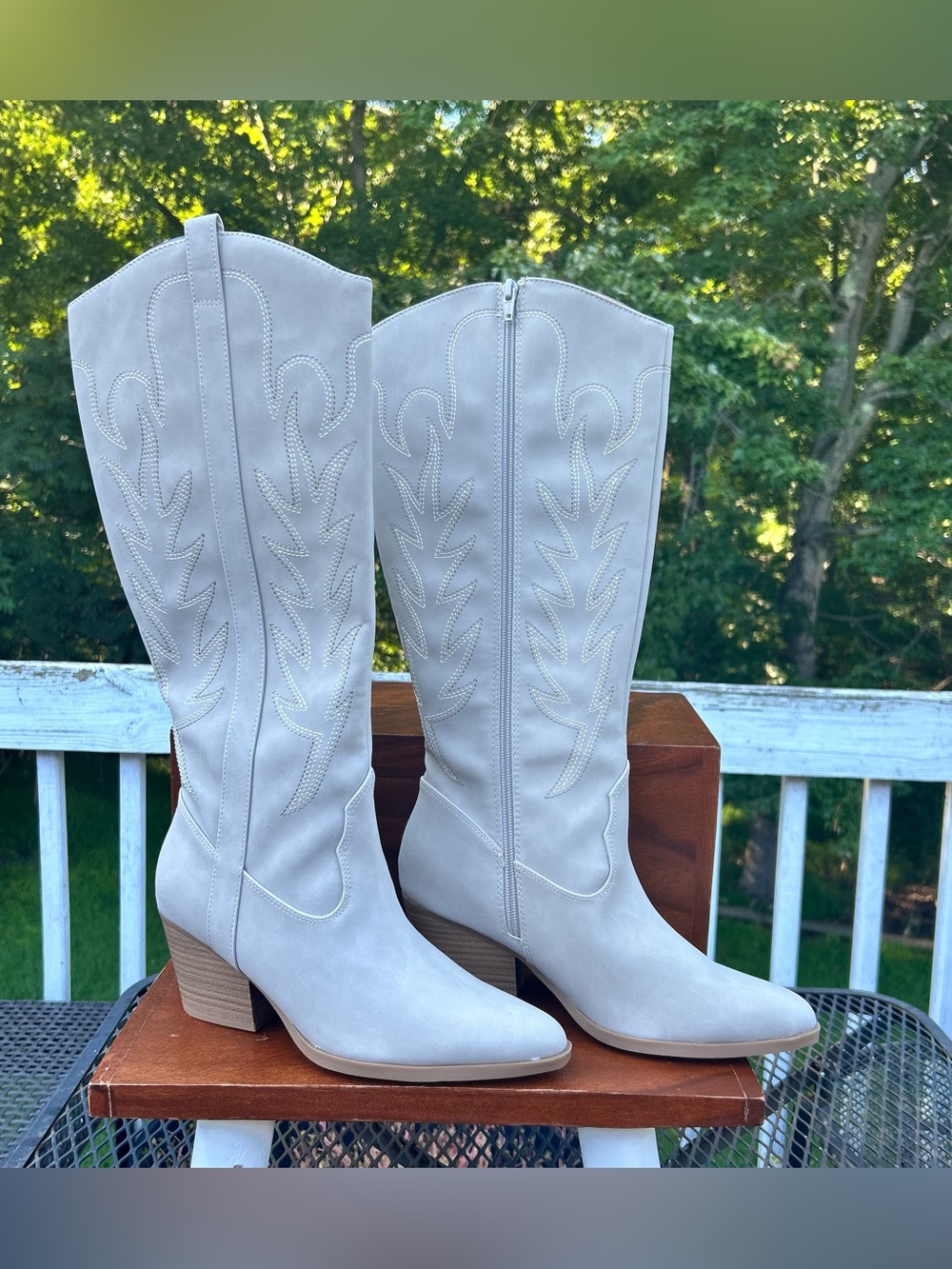 LC Lauren Conrad Nadilynn Tall Western Women's Boots in grey faux suede size 9